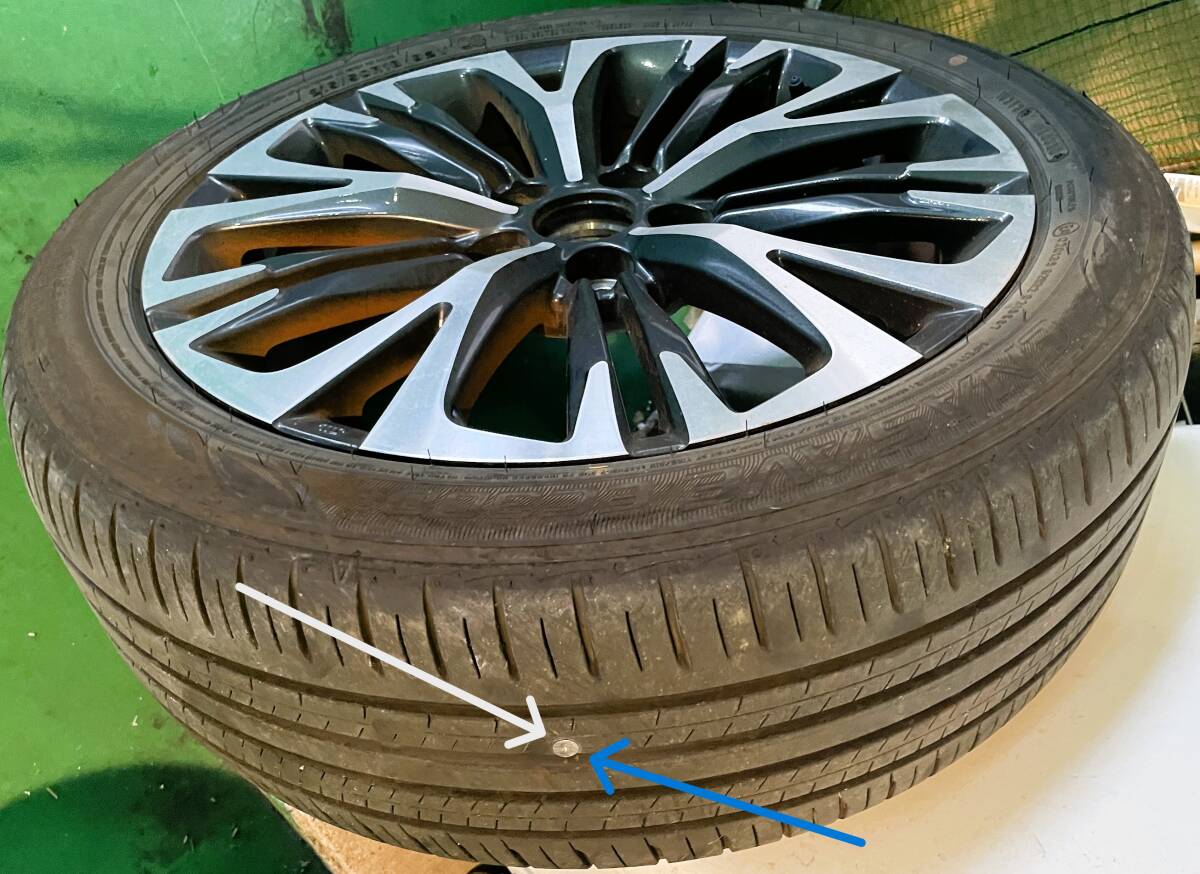 【中古タイヤ付き純正アルミホイル】現行ヤリスクロス用　18インチ7Ｊ　5穴　1本のみ★木ネジ刺さってます　8000km走行　ジャンク扱い_画像1