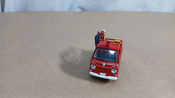 ジャンク　サンバー ポンプ消防車　1/64　　梱包サイズ60_画像2