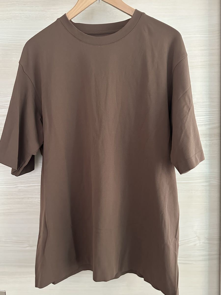 UNIQLO U ブラウン Tシャツ_画像1
