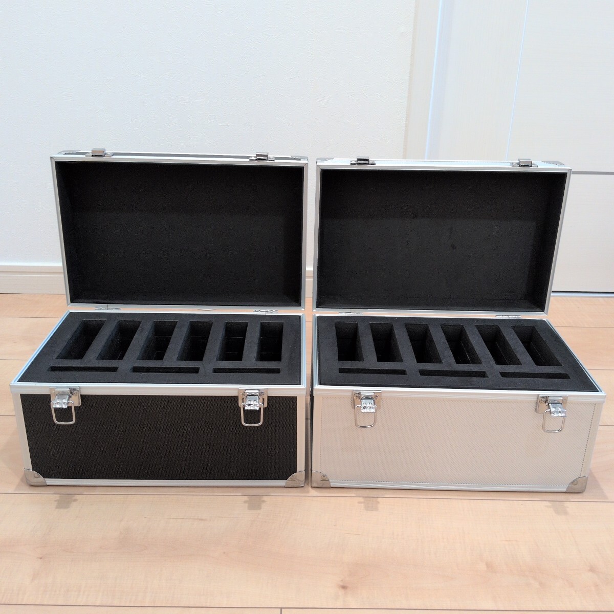 センチュリー CENTURY 裸族のハードなケース［3.5インチHDD x 6台 2.5インチHDD x 3台収納］ＨＤＤケース黒×シルバーの2個セット_画像1