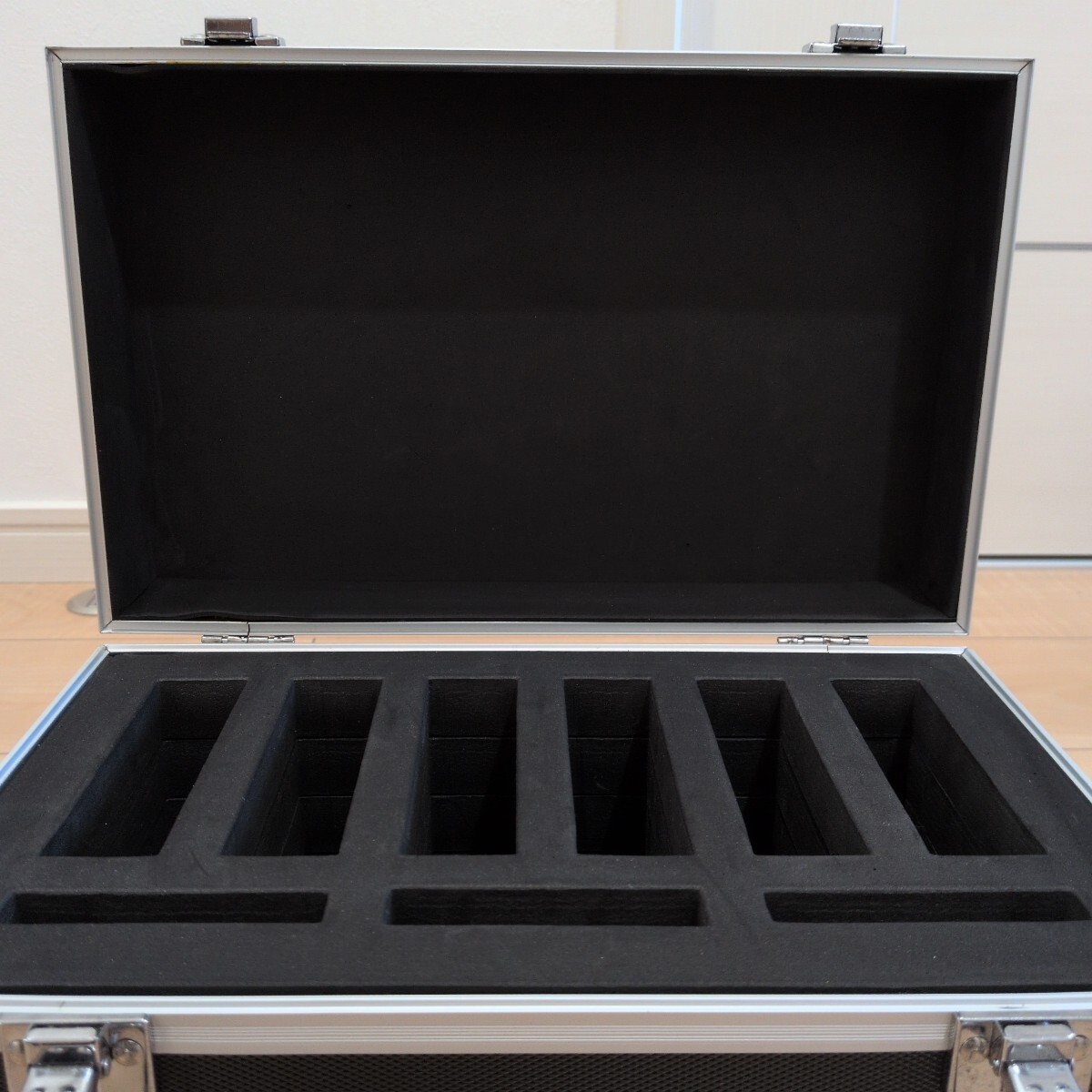 センチュリー CENTURY 裸族のハードなケース［3.5インチHDD x 6台 2.5インチHDD x 3台収納］ＨＤＤケース黒×シルバーの2個セット_画像9