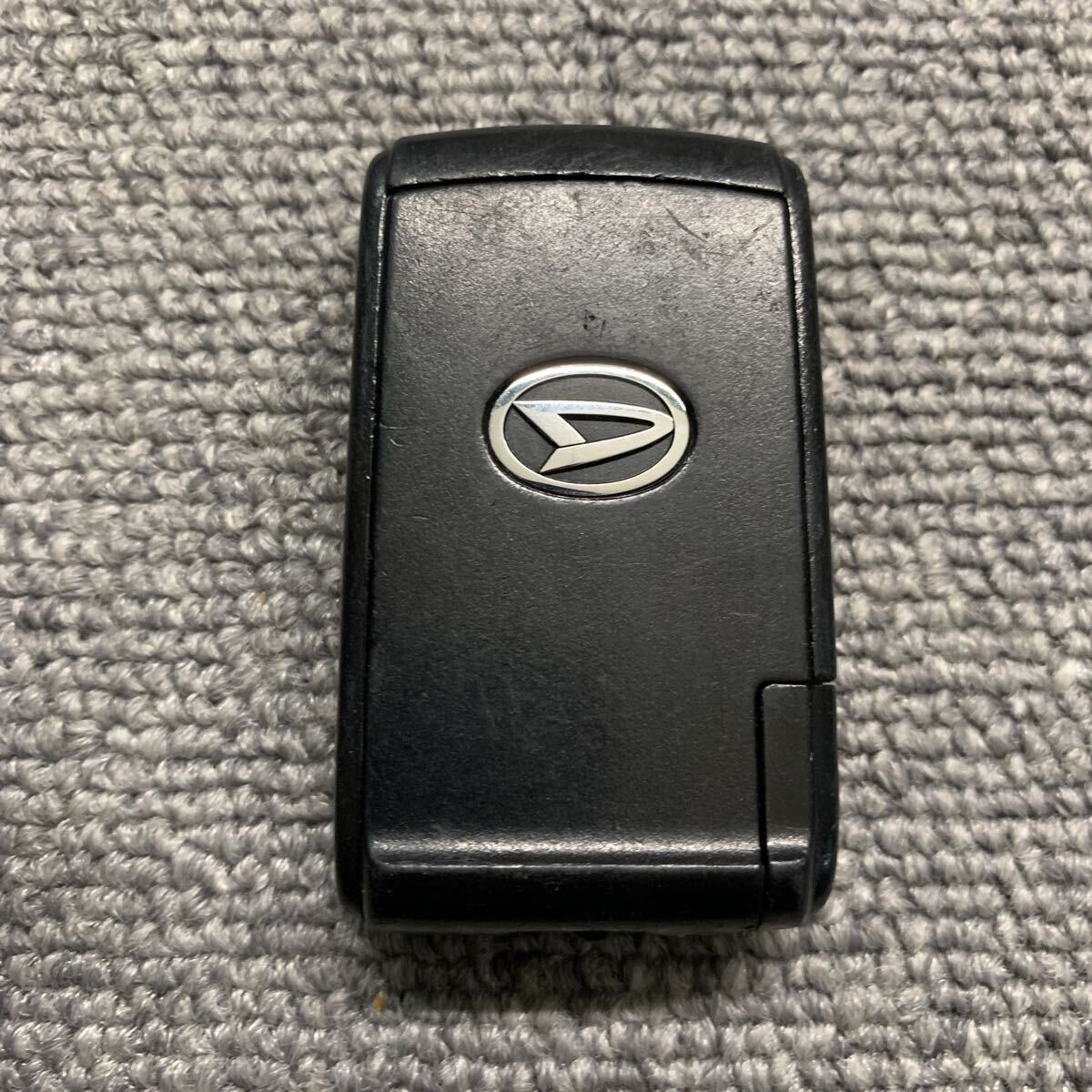 ムーヴ　タント　ミラ等　ダイハツ　純正　スマートキーレス　リモコン　鍵　3ボタン 007YUUL0429 刻印B 動作確認済　クリック感有　H604_画像4