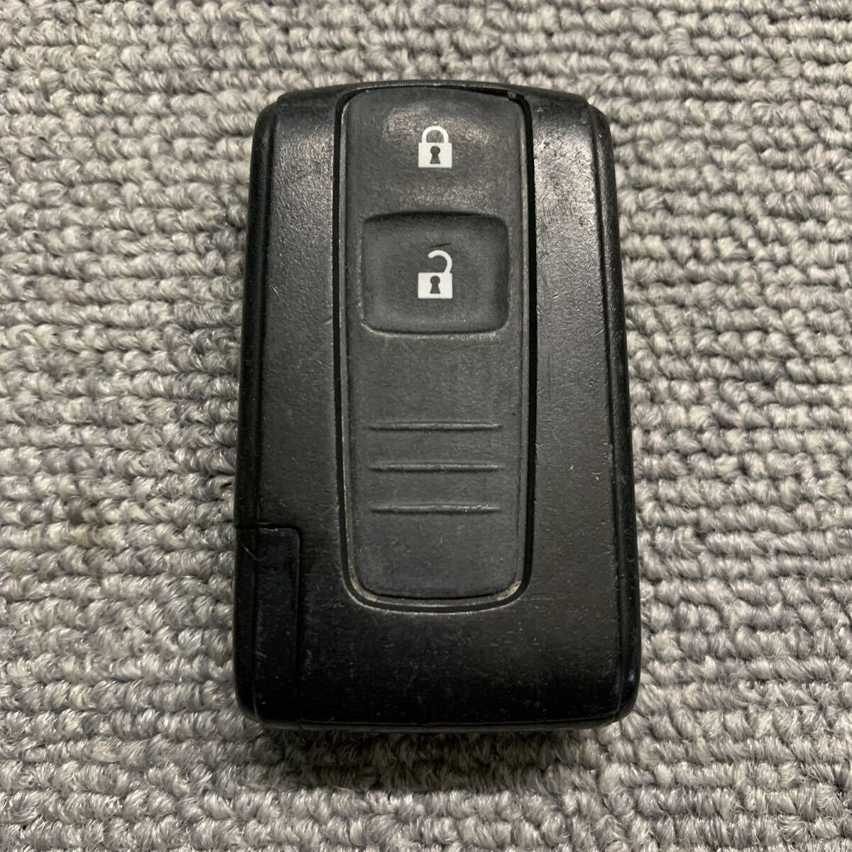 タント　ムーヴ等　ダイハツ　純正　スマートキーレス　リモコン　鍵　2ボタン 007YUUL0242 刻印A 動作確認済　クリック感有　H666_画像1