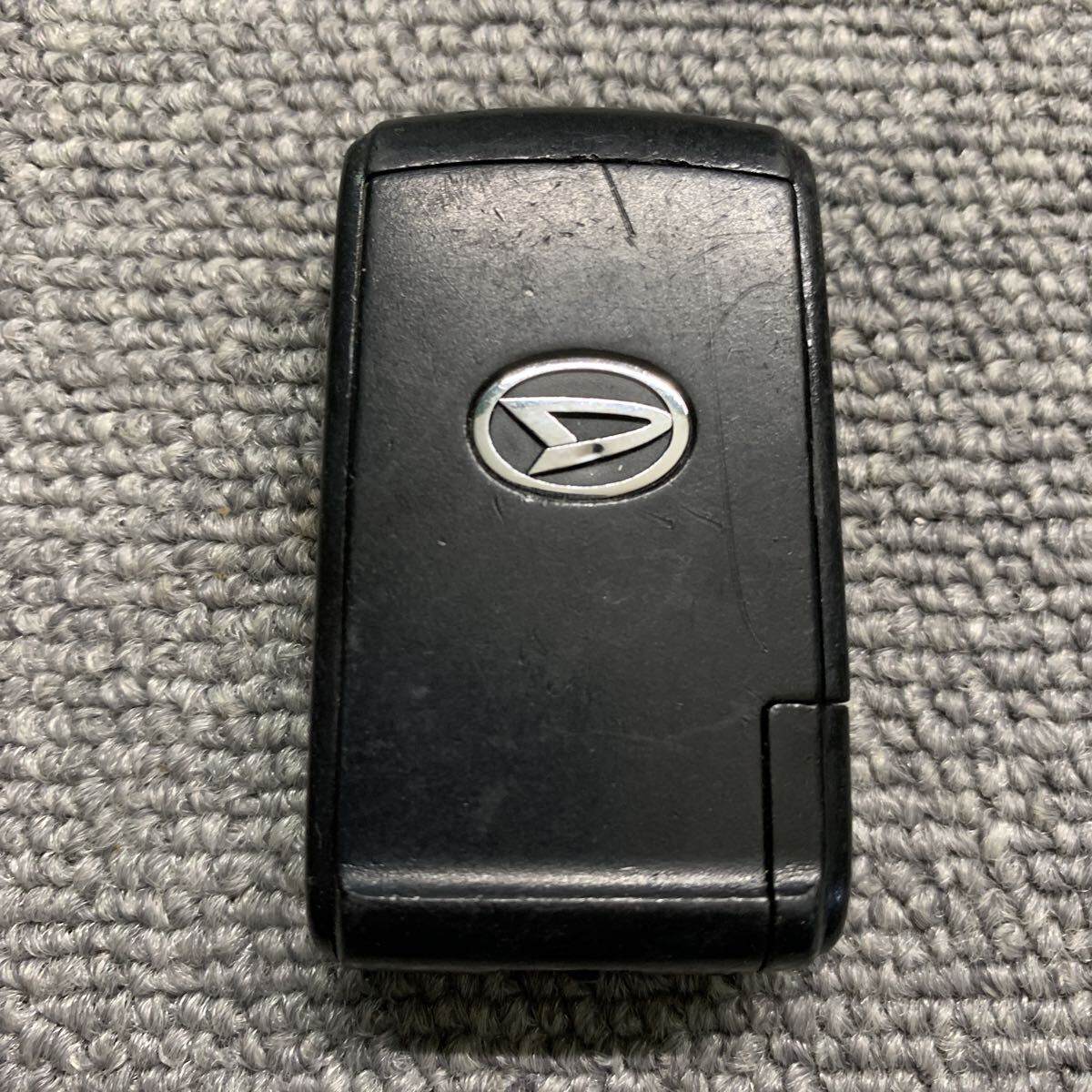 タント　ムーヴ等　ダイハツ　純正　スマートキーレス　リモコン　鍵　2ボタン 007YUUL0242 刻印A 動作確認済　クリック感有　H666_画像4