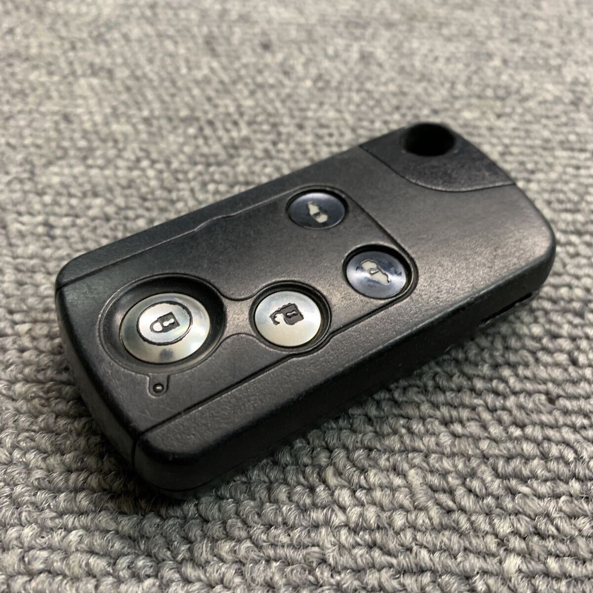 ステップワゴン　フリード等　ホンダ　純正　スマートキーレス　リモコン　鍵　4ボタン 72147-SJK-N21 刻印H 動作確認済　赤ランプ　H874_画像3