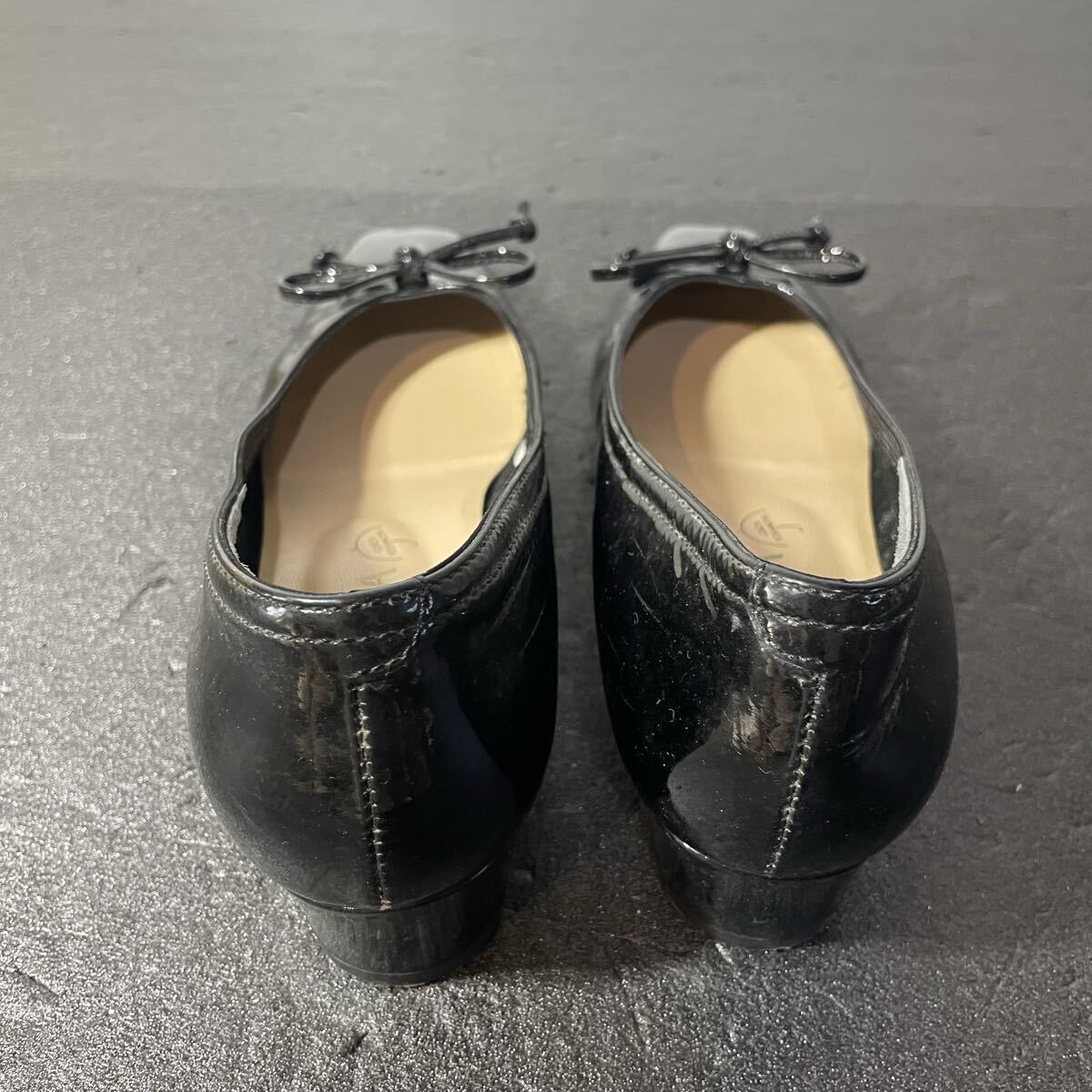 GINZAYOSHINOYA エナメル パンプス ブラック サイズ22.5 cm_画像3