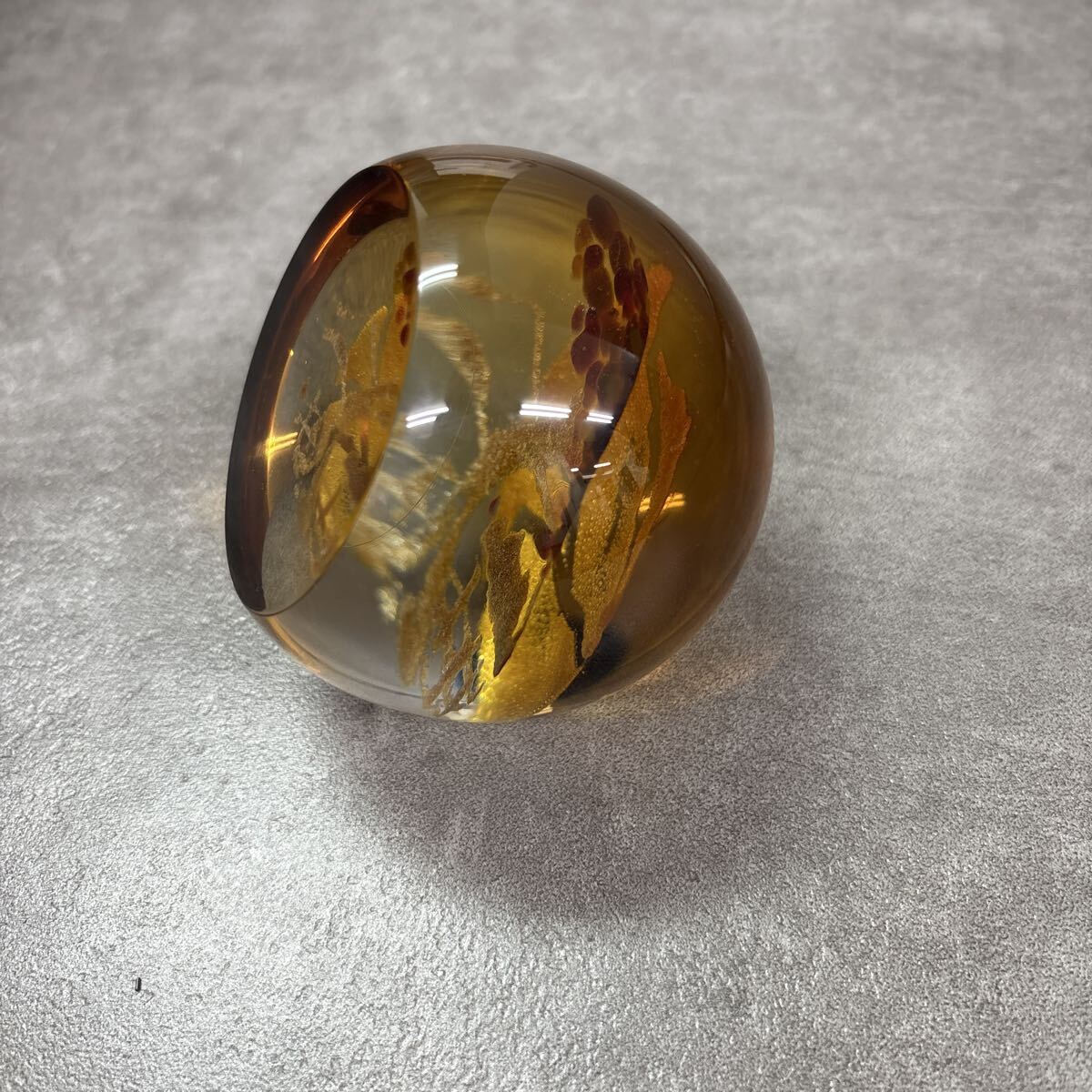 ケイスネス　Caithness ペーパーウェイト　琥珀　もみじ 置物 ガラス_画像2
