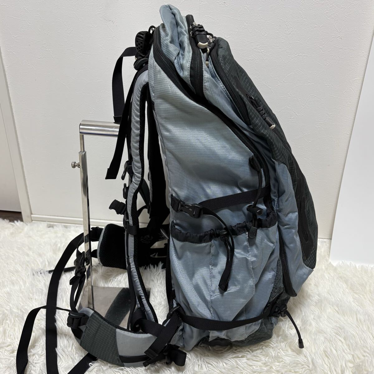 ミレー クーラ40 リュック バックパック レインカバー付き グレー&ブラック. MILLET kula40 アウトドア リュックサック_画像4