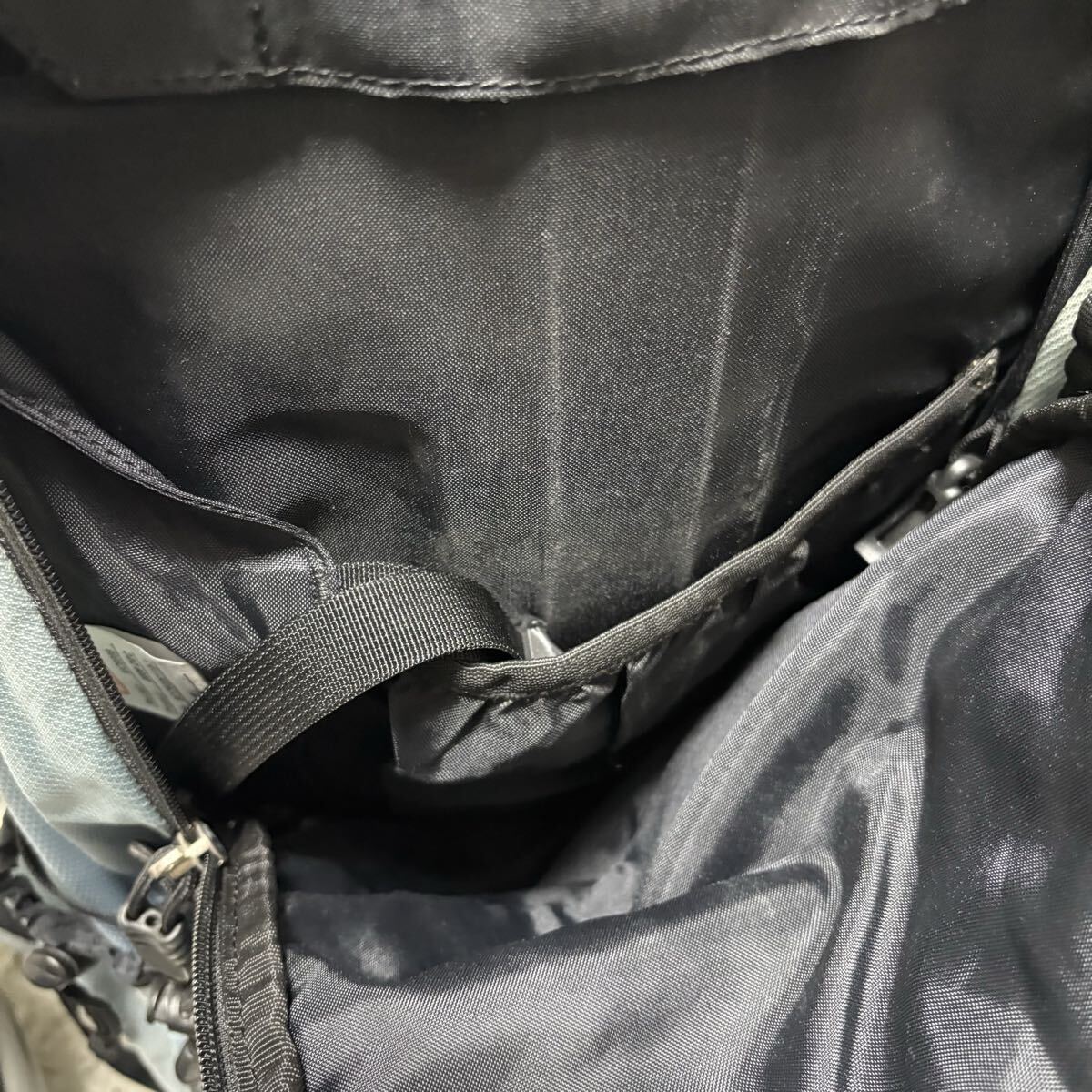 ミレー クーラ40 リュック バックパック レインカバー付き グレー&ブラック. MILLET kula40 アウトドア リュックサック_画像9