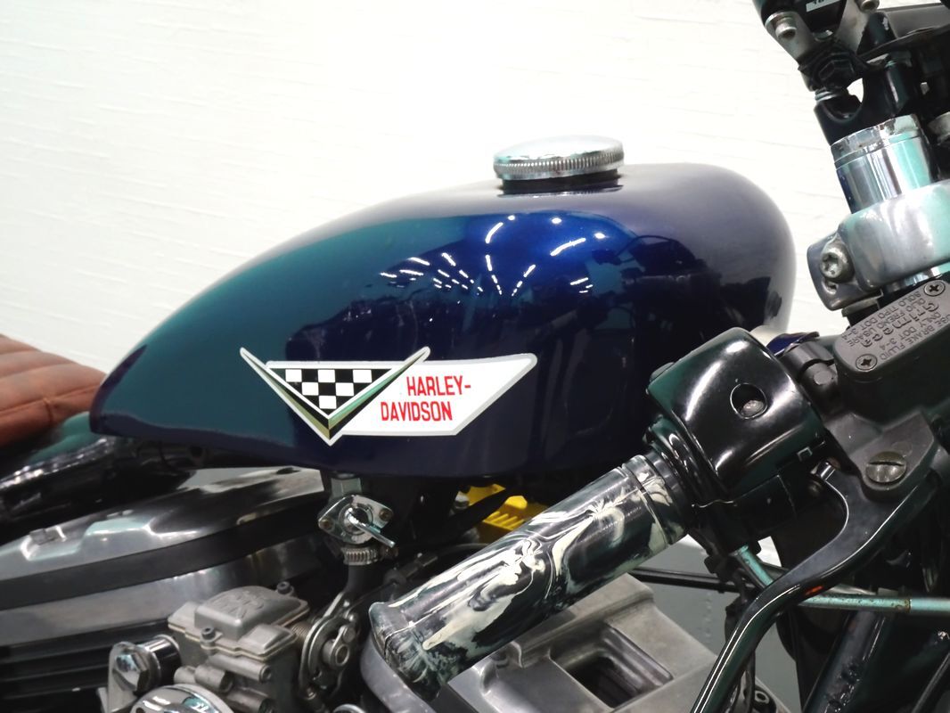 ☆RAGZからのお・ち・ら・せっ♪見てね☆ XL883R 高価パーツ多数使用 カフェレーサー FCR ブレンボ ナイトロン ハーレー XL スポーツスター_画像5