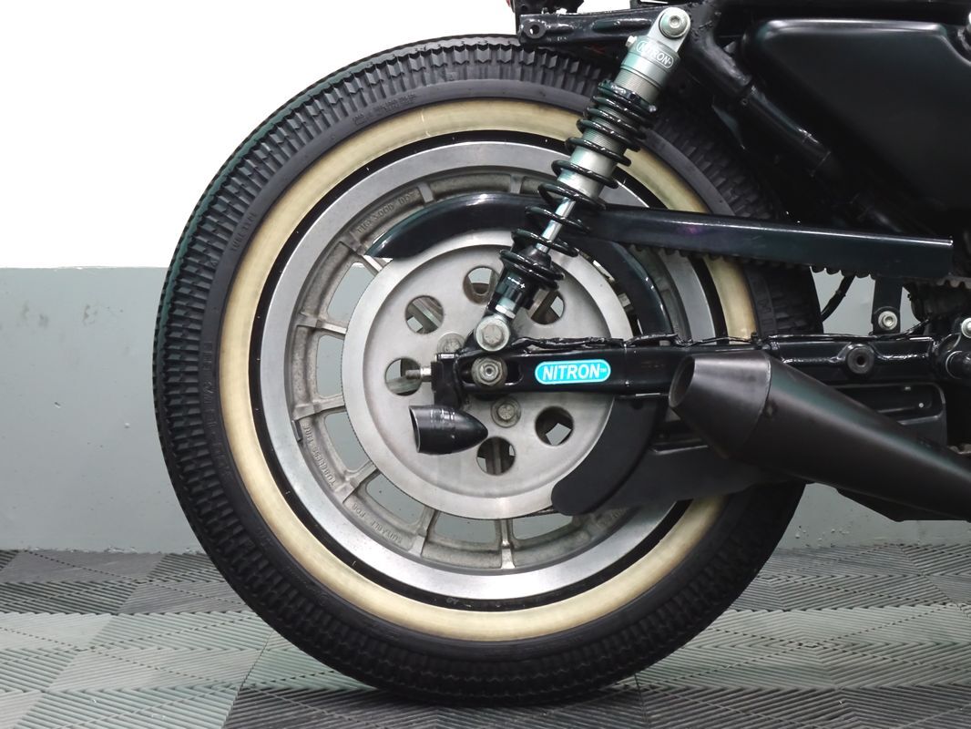 ☆RAGZからのお・ち・ら・せっ♪見てね☆ XL883R 高価パーツ多数使用 カフェレーサー FCR ブレンボ ナイトロン ハーレー XL スポーツスター_画像6