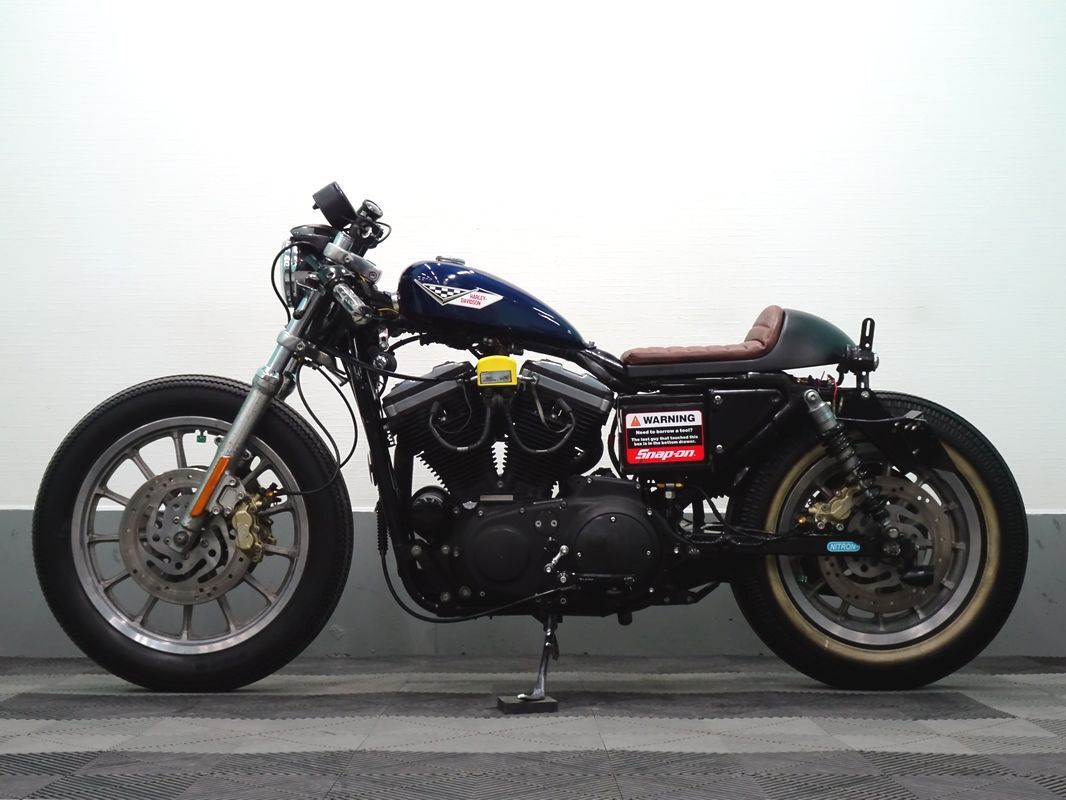 ☆RAGZからのお・ち・ら・せっ♪見てね☆ XL883R 高価パーツ多数使用 カフェレーサー FCR ブレンボ ナイトロン ハーレー XL スポーツスター_画像9