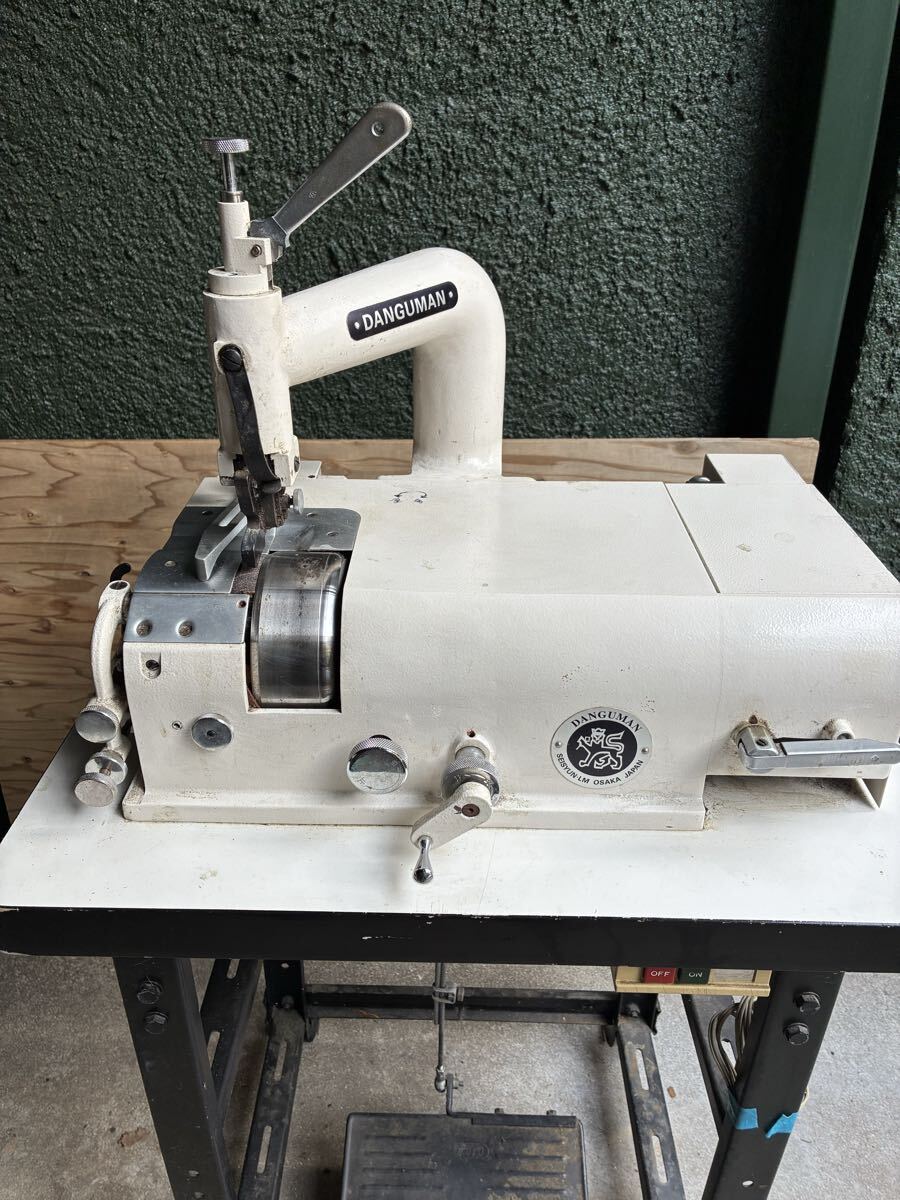 DANGUMAN 普及型 革漉機 動作品　レザークラフト 電動 足踏み 革漉き機 革製品加工 現状販売　【引き取り可能】【近隣自家配送可】_画像2