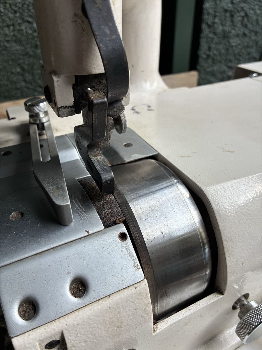 DANGUMAN 普及型 革漉機 動作品　レザークラフト 電動 足踏み 革漉き機 革製品加工 現状販売　【引き取り可能】【近隣自家配送可】_画像4