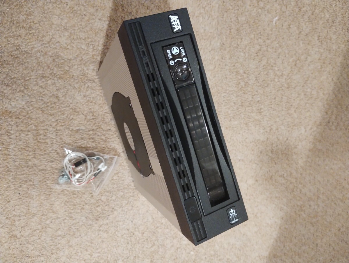 リムーバブルケース ５インチベイ　SATA SAS モバイルラック　ST-136SS 2.5 3.5インチ対応 _画像7