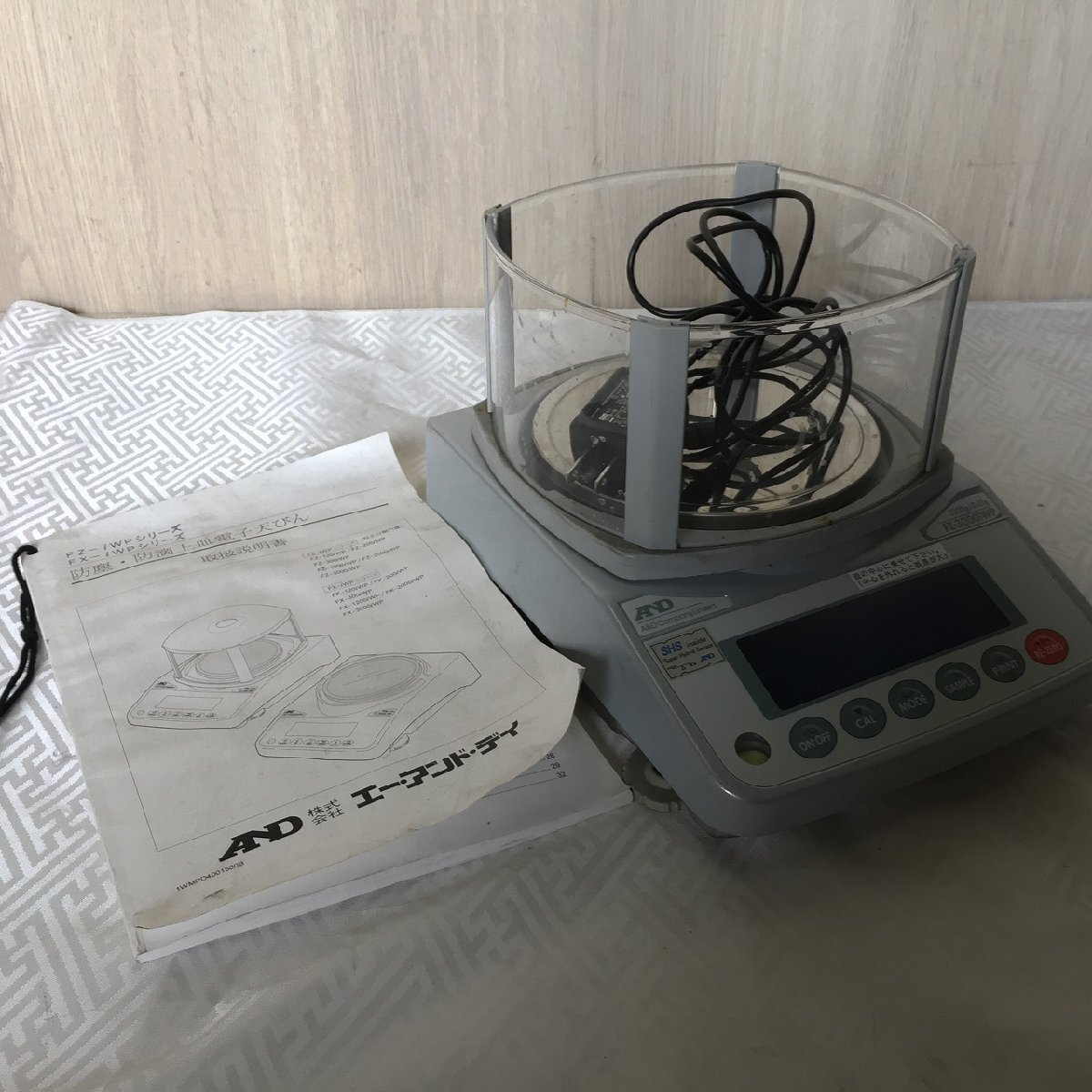 ●A&D (エー・アンド・デイ) 校正用分銅内蔵型防塵・防水型電子天びん FZ-3000iWP【E1008L10左1】_画像3