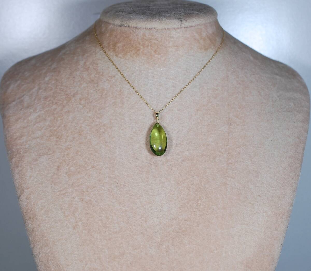 ￥100～K18リトアニア産爽やかなグリーン色艶照り透明度良い!天然本琥珀4.40ct20.6×10.5㍉全長27.4㍉PT_画像6