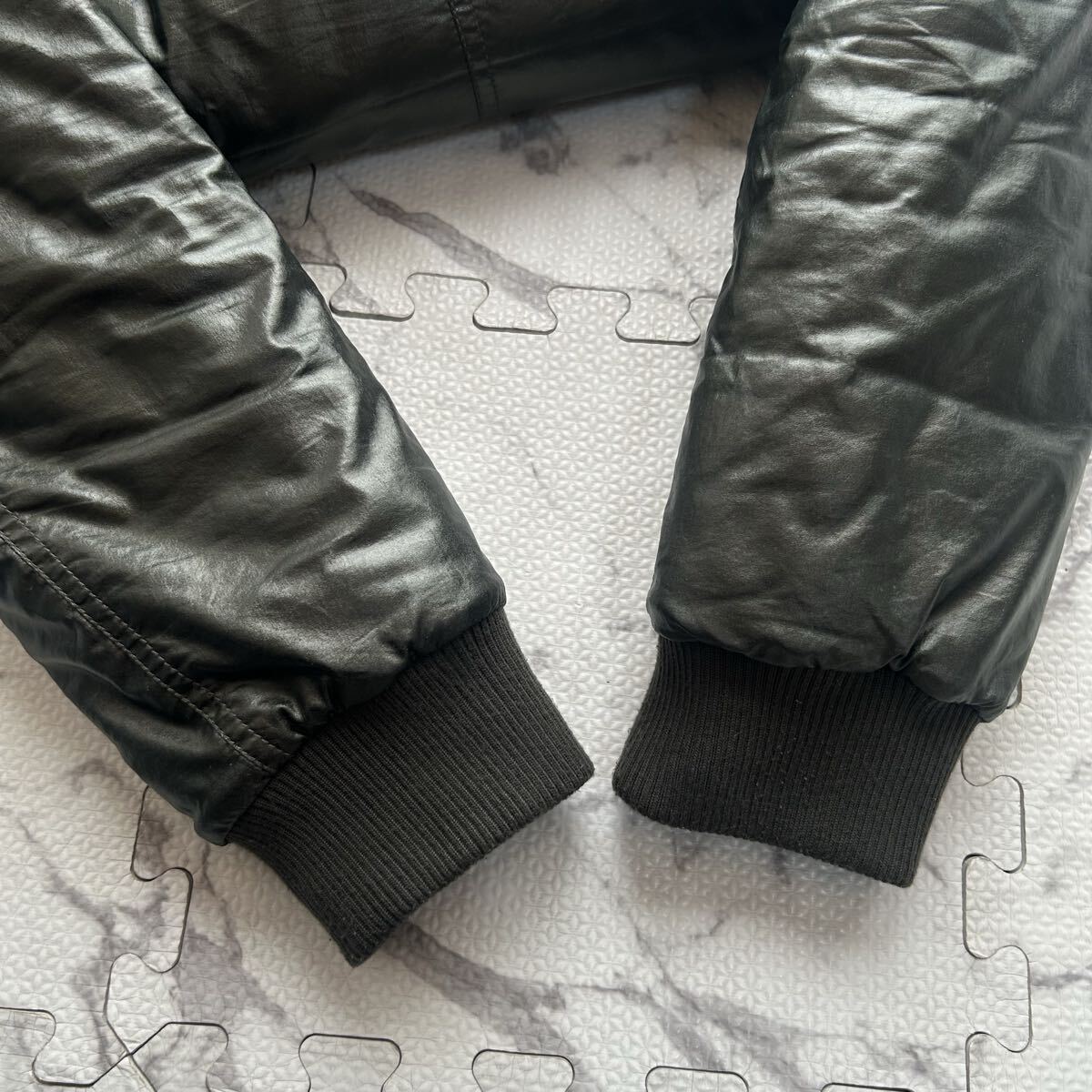 美品/L相当●ARMANI EXCHANGE アルマーニ エクスチェンジ 中綿ジャケット ナイロン ジップ アウター ロゴ 玉蟲色 カーキ メンズ_画像7