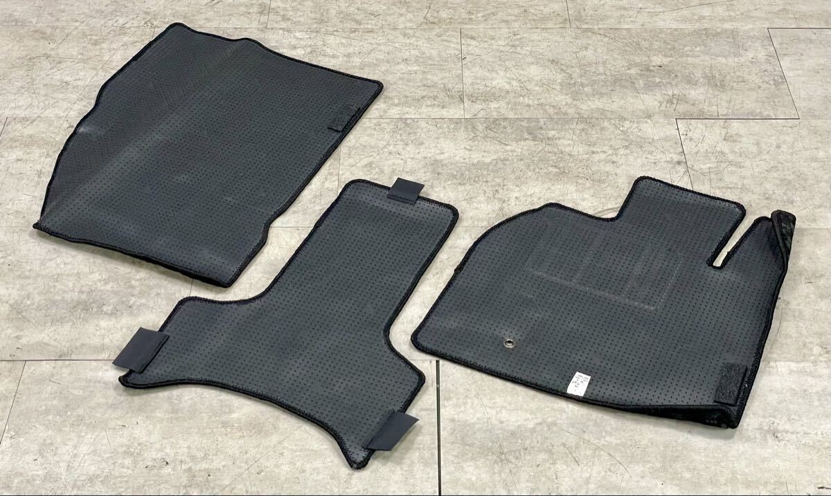 未使用/保管品■フロアマット マツダ ビアンテ ブラック DBA-CCFFW/CCEAW マット カー用品 内装 車 社外品■兵庫県姫路市から 25-4760_画像3