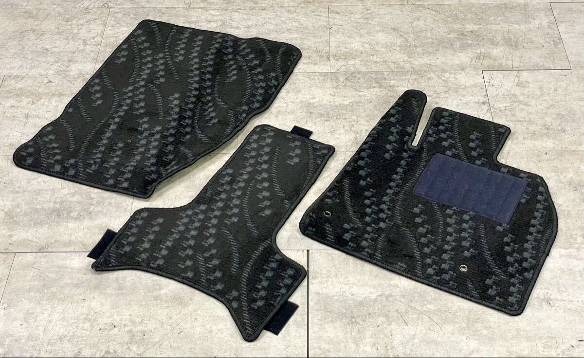 未使用/保管品■フロアマット マツダ ビアンテ ブラック DBA-CCFFW/CCEAW マット カー用品 内装 車 社外品■兵庫県姫路市から 25-4760_画像2