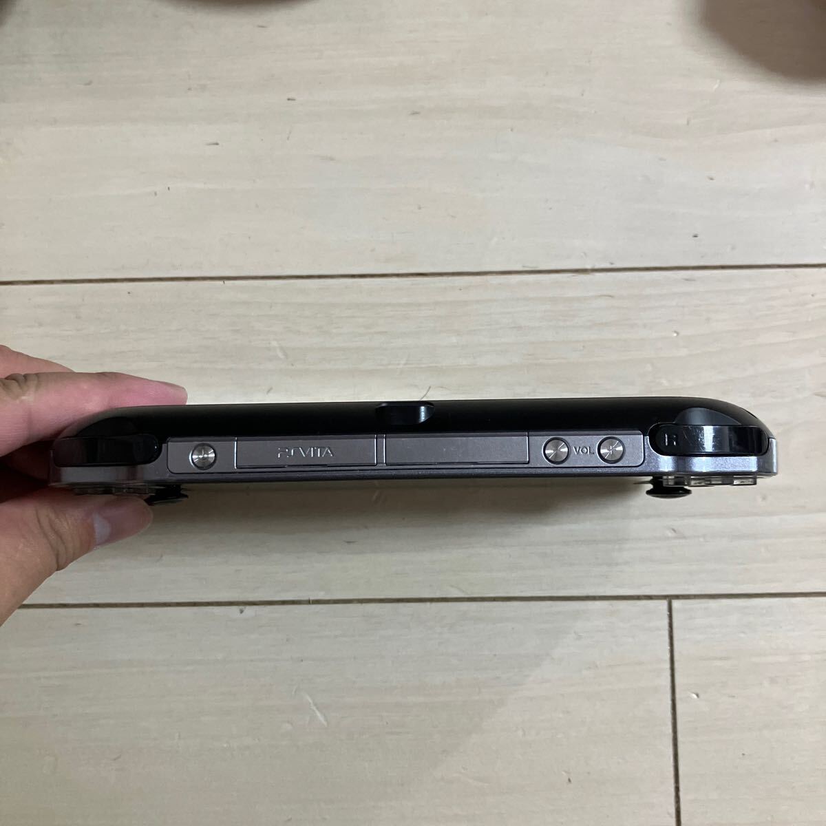 SONY PSVITA PCH-1100 AB01 本体 3G wifi 動作品 初期化 PS ピーエス ビータ ヴィータ プレイステーション PlayStation プレステ PSの画像4