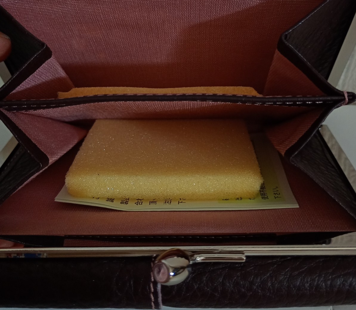 【ef-de】未使用 エフデ 牛革 三つ折り財布 財布 茶色 焦茶 がま口 リボン_画像5