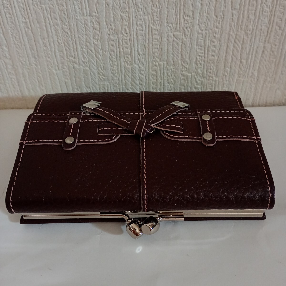 【ef-de】未使用 エフデ 牛革 三つ折り財布 財布 茶色 焦茶 がま口 リボン_画像2