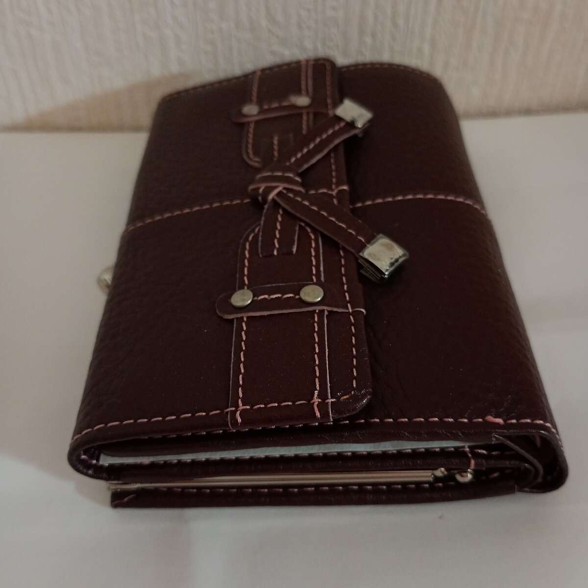 【ef-de】未使用 エフデ 牛革 三つ折り財布 財布 茶色 焦茶 がま口 リボン_画像4