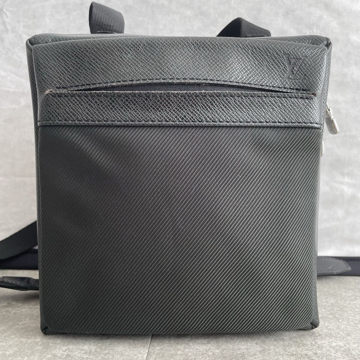 美品/正規品●LOUIS VUITTON ルイヴィトン サヤン タイガ ショルダーバッグ アルドワーズ ブラック メンズ ナイロン レザー カーキ_画像2