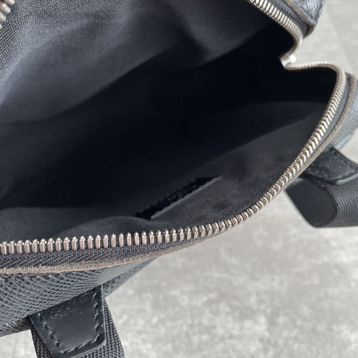 美品/正規品●LOUIS VUITTON ルイヴィトン サヤン タイガ ショルダーバッグ アルドワーズ ブラック メンズ ナイロン レザー カーキ_画像9