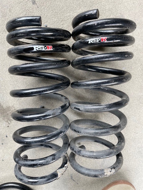 E50 エルグランド ローダウンスプリング RSR 中古_画像1