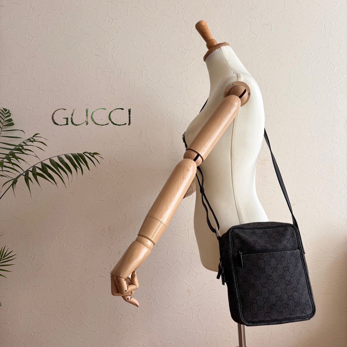 正規品 GUCCI グッチ レザーショルダーバッグ＊メンズ レディース ブラック 黒 牛革 本革 斜め掛け 肩掛け GG ポシェット_画像6