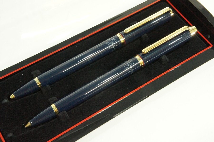 T Valentino Garavani ヴァレンティノ・ガラヴァーニ 三菱鉛筆 シャーペン・ボールペン5点セット 文具 筆記用具 元箱 紙箱 未使用 5374_画像4