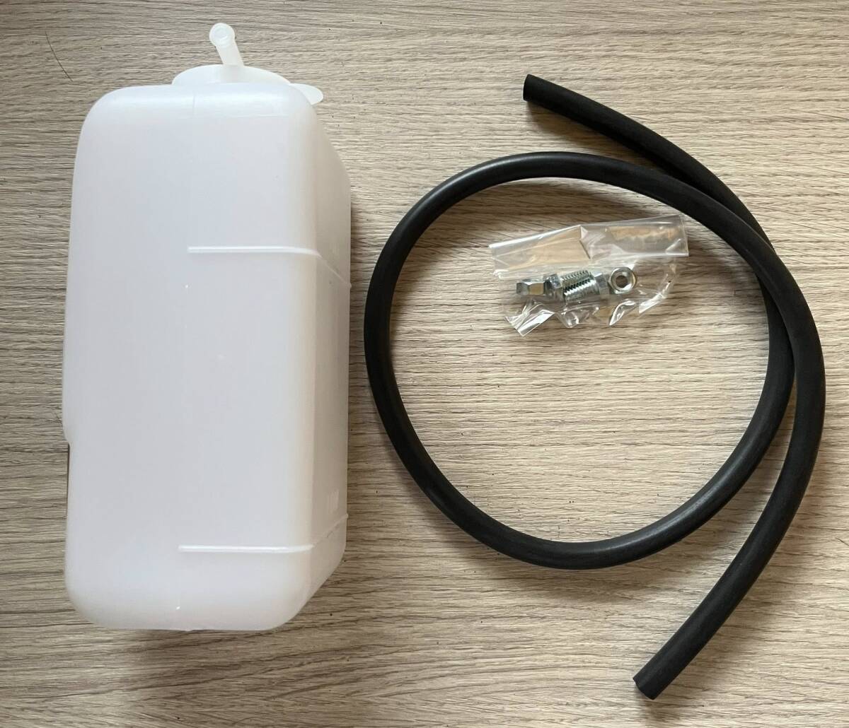 ラジエター リザーバータンク 汎用 GC10 GC110 GC210 GC211 S30 510 B110 B210 B310 520 620 720 ジムニー※ステッカー1枚プレゼント_画像3