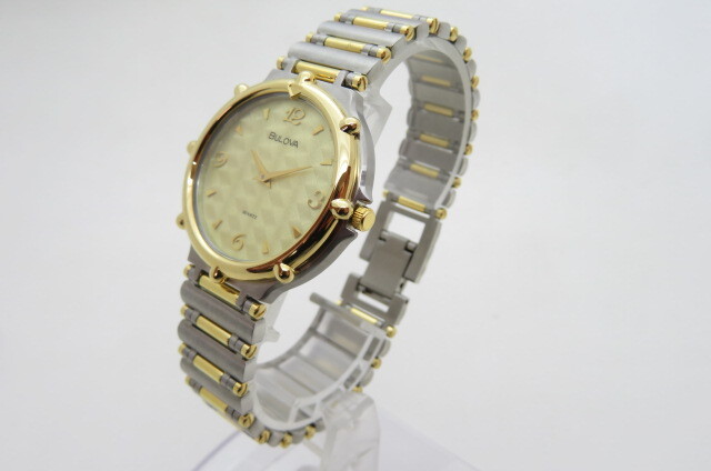 1円～【動品】BULOVA ブローバ 9053-5020 メンズ クオーツ 腕時計 コンビネーション ゴールド文字盤　ケース有り　10-10-10_画像3