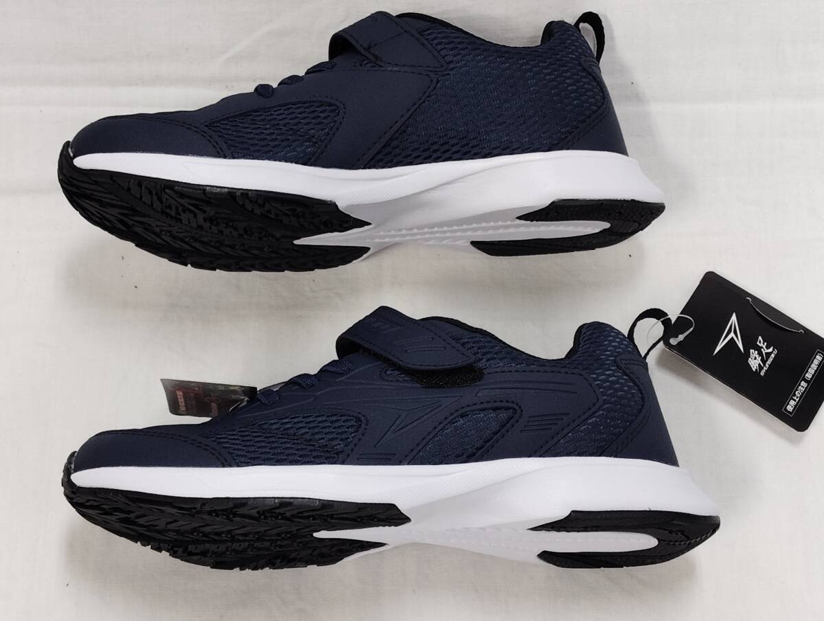 子供スニーカー 瞬足 195 23.5 cm ネービー ひも+マジックタイプ スニーカー 紺　通学に、校内ばきに　スポーツに_画像2