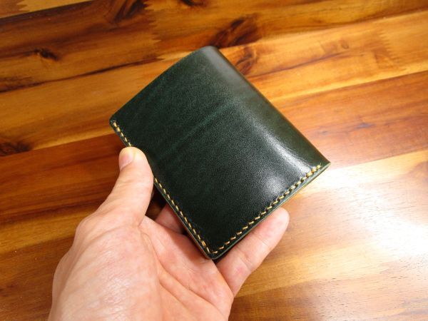 １点限定 コンパクト財布 ルガトー グリーン 手縫い 二つ折り 財布 ミニマル キャッシュレス 日本製 革財布 ミニ財布 緑 栃木レザー_画像3
