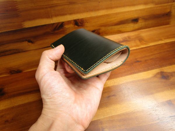 １点限定 コンパクト財布 ルガトー グリーン 手縫い 二つ折り 財布 ミニマル キャッシュレス 日本製 革財布 ミニ財布 緑 栃木レザー_画像4