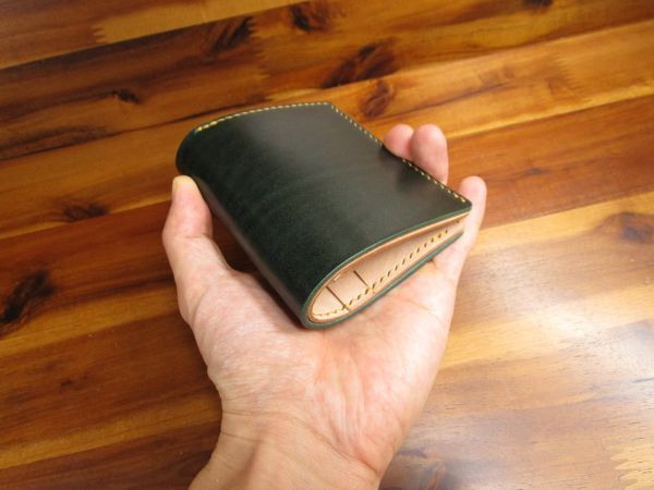 １点限定 コンパクト財布 ルガトー グリーン 手縫い 二つ折り 財布 ミニマル キャッシュレス 日本製 革財布 ミニ財布 緑 栃木レザー_画像7