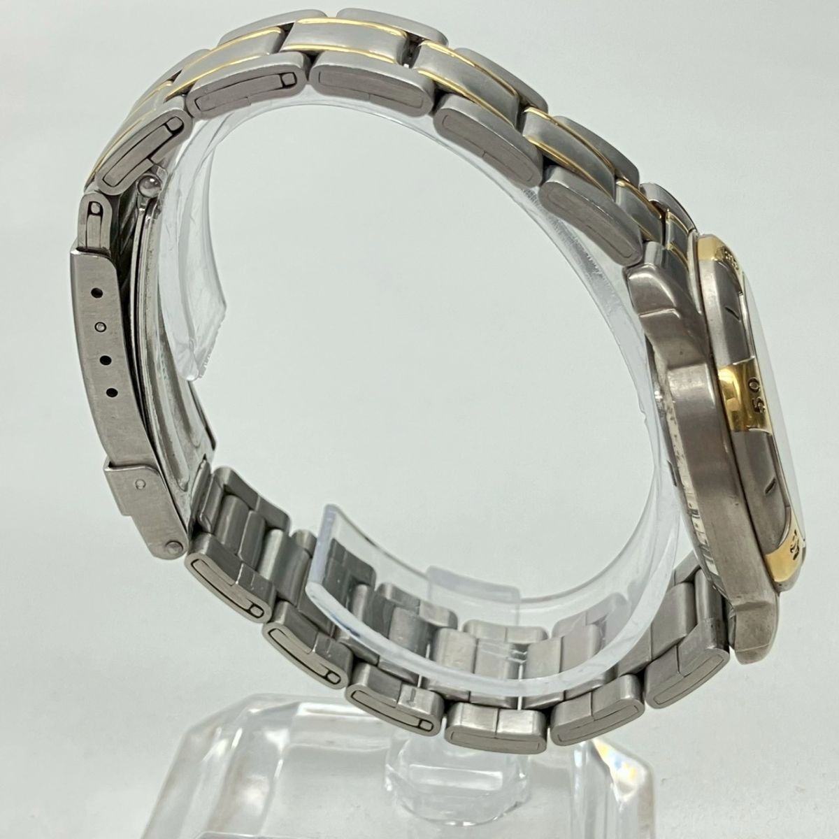 Y064-H35-329◎ GIVENCHY ジバンシイ メンズ腕時計 LIFE ライフ LT.19.XVI QUARTZ 回転ベゼル デイト ラウンド ゴールド文字盤 KA_画像5