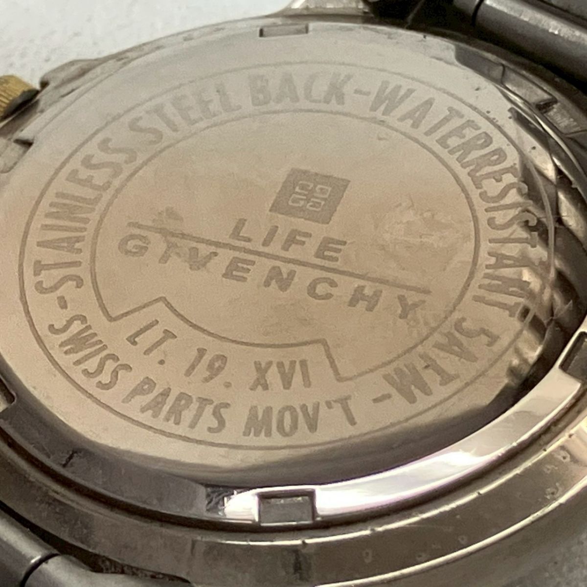 Y064-H35-329◎ GIVENCHY ジバンシイ メンズ腕時計 LIFE ライフ LT.19.XVI QUARTZ 回転ベゼル デイト ラウンド ゴールド文字盤 KA_画像9