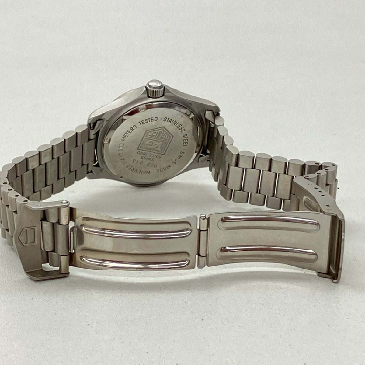 Z029-CH22-401◎ TAG HEUER タグホイヤー メンズ腕時計 2000シリーズ 962.013 QUARTZ 回転ベゼル ラウンド デイト ブラック文字盤 KA_画像2