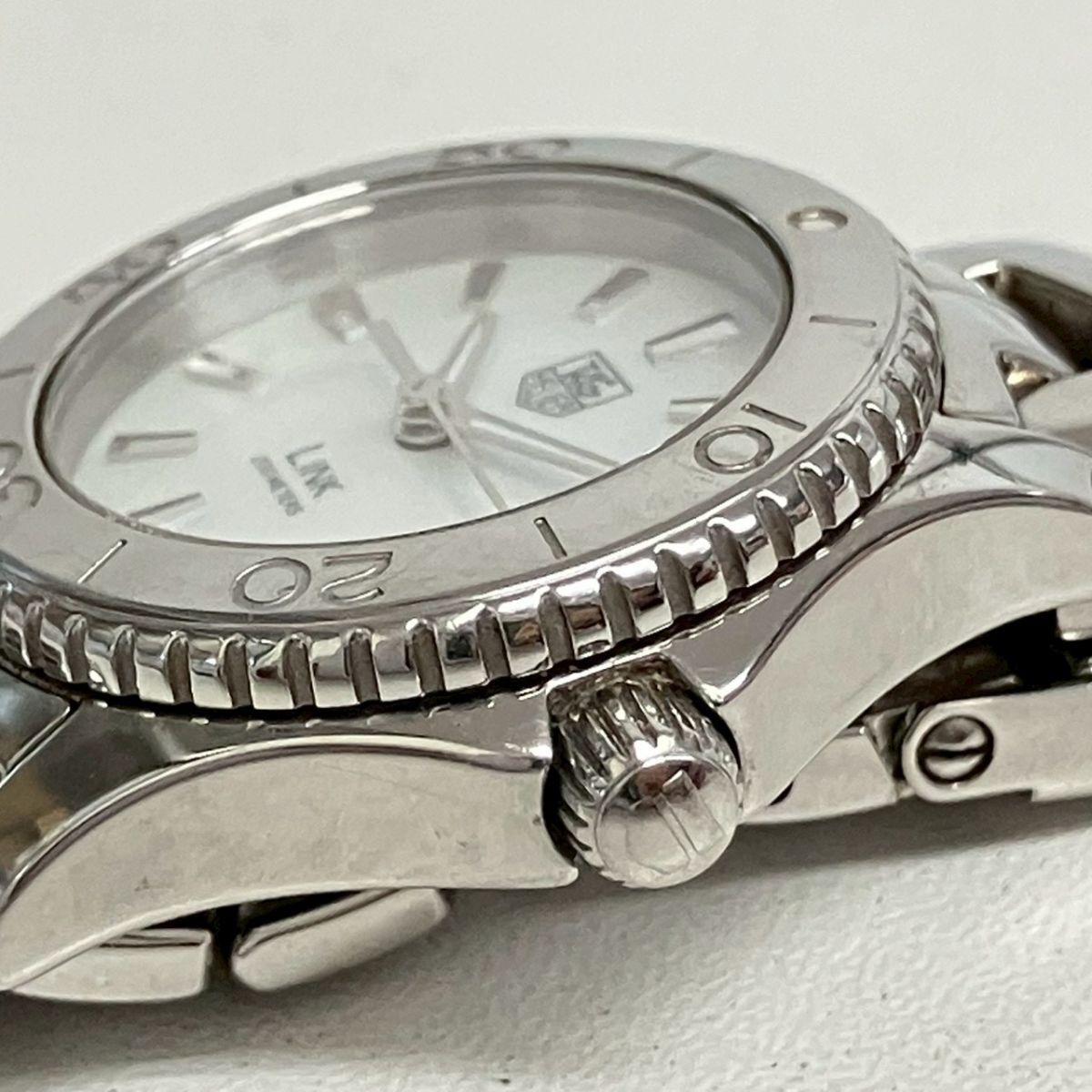 Z069-W19-1175◎ 【電池交換済み/稼働】 TAG HEUER レディース腕時計 LINK WJ1313-0 QUARTZ ラウンド 回転ベゼル シェル文字盤 デイト KA_画像8