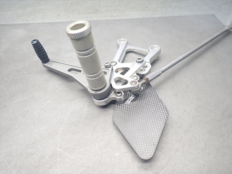 C1R7-1105 ヤマハ YZF-R6 OVER Racing オーバーレーシング バックステップ 一式セット♪ 【JYARJ031000018*** 逆車 動画有】_画像2