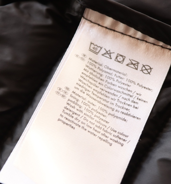 新品■ドイツesmara40黒 超軽量 コート L ◆レディース 中綿 フェイク-ダウン ロング ブラック 軽量 北欧 秋冬アウター フード 中綿コート_画像9