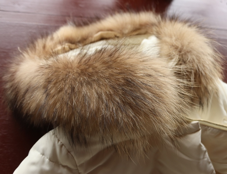 新品■1着限定 EXUNI*レディース 可愛い 白 オフホワイト L 両サイド coralポケット フード ダウンコート 90％ リアル ボリュームファー_画像2