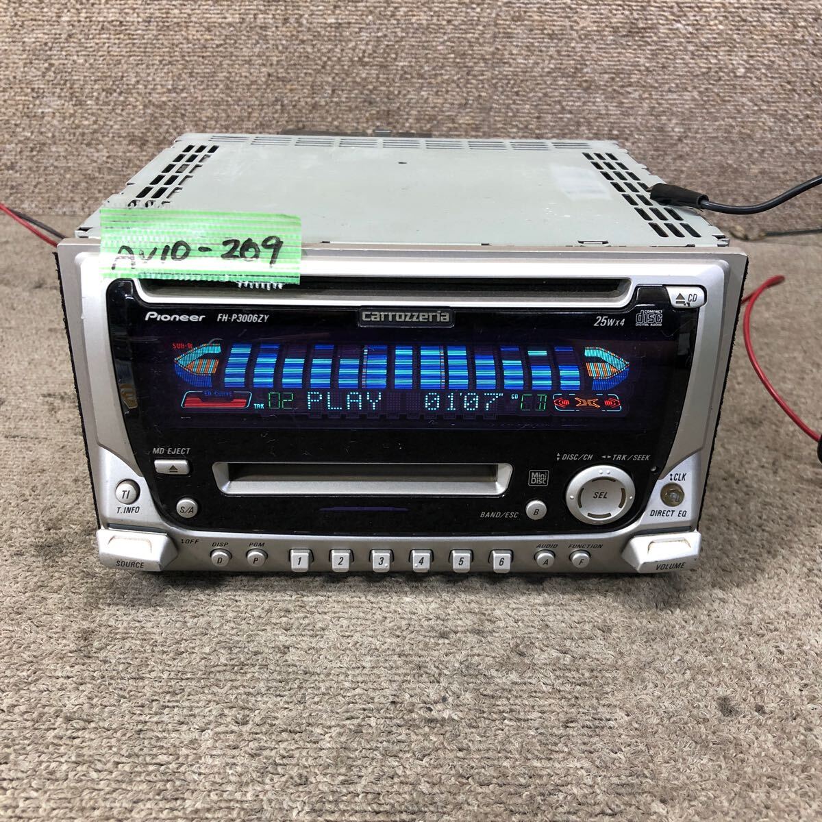 AV10-209 激安 カーステレオ DAIHATSU Carrozzeria Pioneer 86180-97209-F FH-P3006ZY-02 CD MD プレーヤー 簡易動作確認済み 中古現状品_画像1