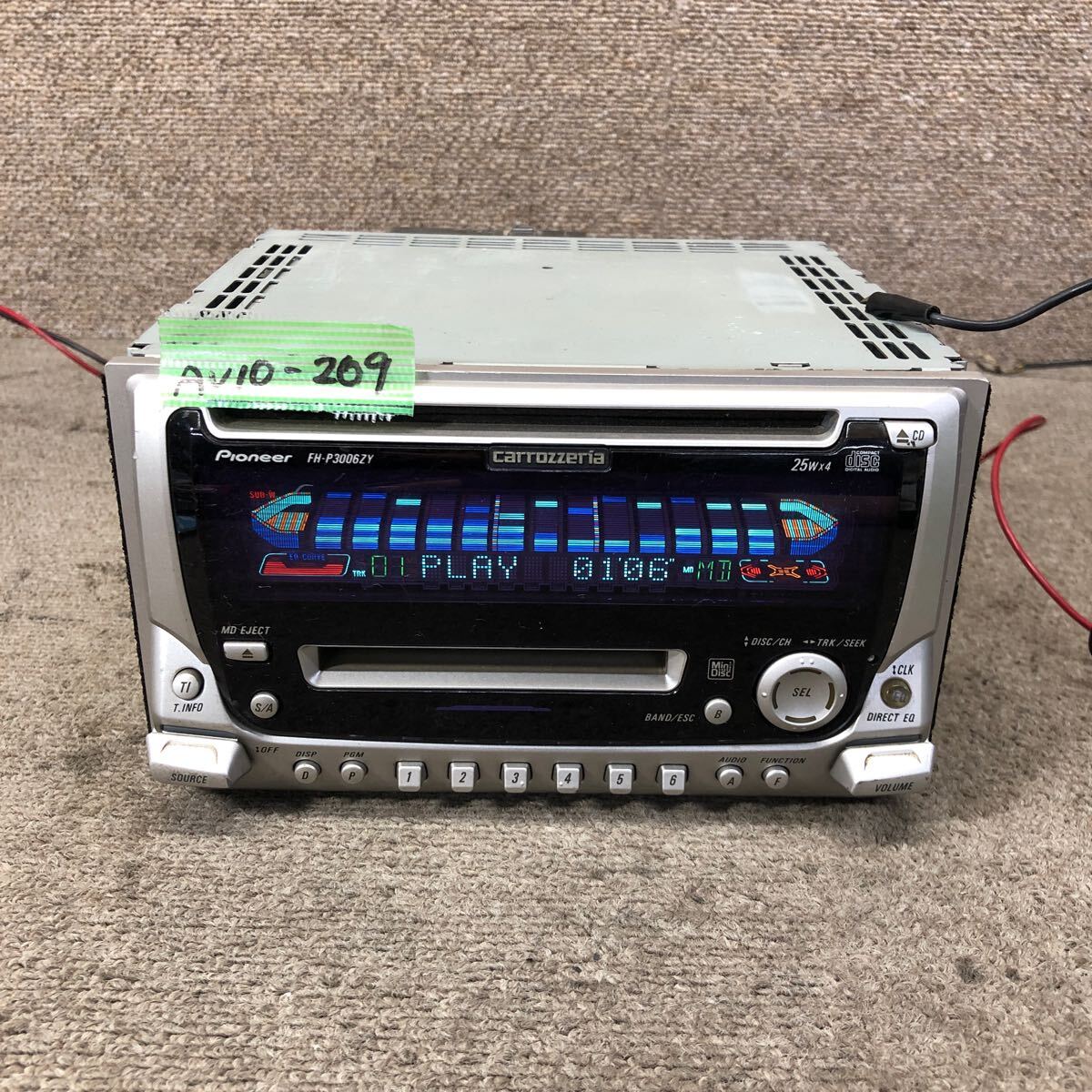 AV10-209 激安 カーステレオ DAIHATSU Carrozzeria Pioneer 86180-97209-F FH-P3006ZY-02 CD MD プレーヤー 簡易動作確認済み 中古現状品_画像2