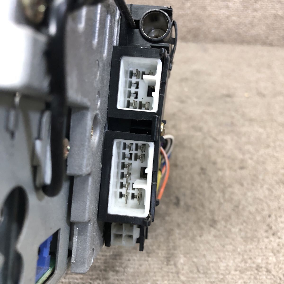 AV11-148 激安 カーステレオ DAIHATSU Carrozzeria Pioneer 86180-97209-F FH-P3006ZY CD MD FM/AM プレーヤー 簡易動作確認ok 中古現状品_画像5