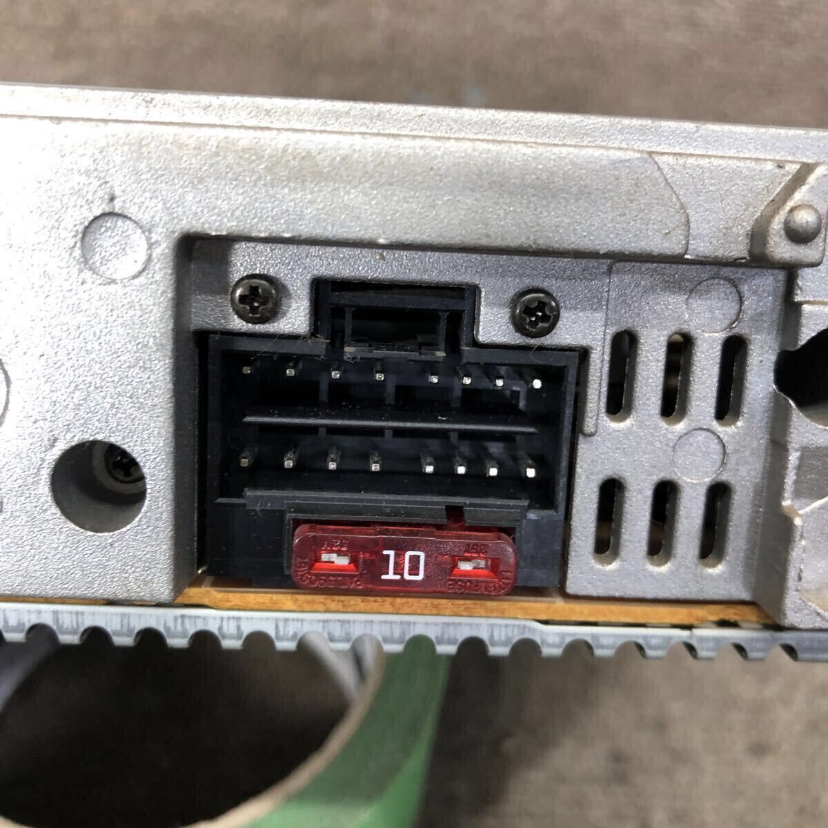 AV11-176 激安 カーステレオ SONY CDX-L410 3519213 CDプレーヤー FM/AM オーディオ 本体のみ 簡易動作確認済み 中古現状品_画像4